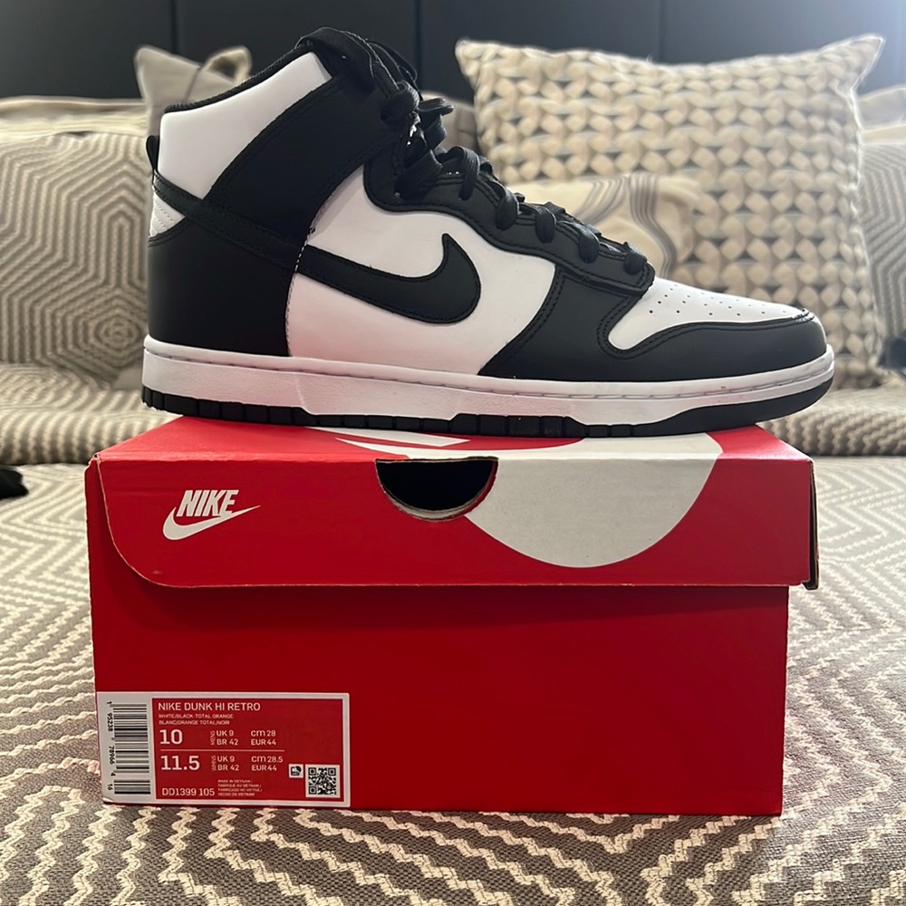 Nike “Panda” Dunks